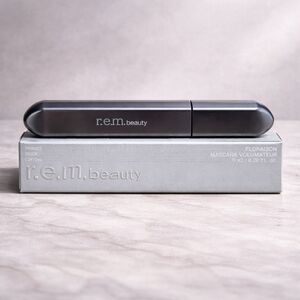 r.e.m. beauty Flourishing Volumizing Mascara Midnight Black NIB